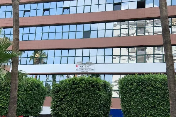 Adent Ağız Diş Sağlığı Kliniği İmplant Ve Estetik Dişhekimliği Merkezi - Resim 12