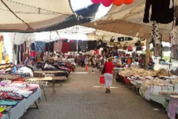 Alaçatı Pazar Yeri - Resim 6