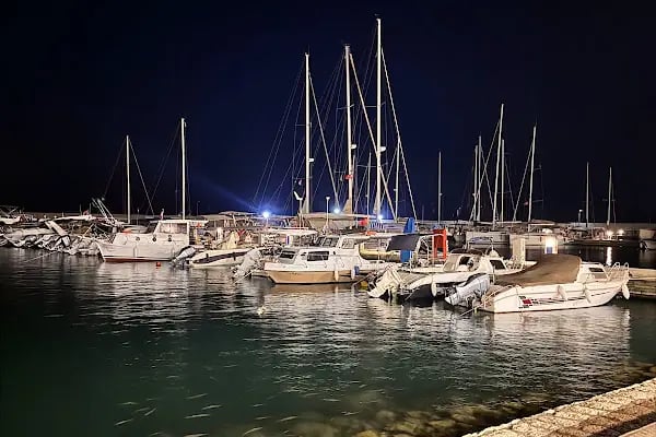Deniz Suyu Marina Balık Restaurant - Resim 4