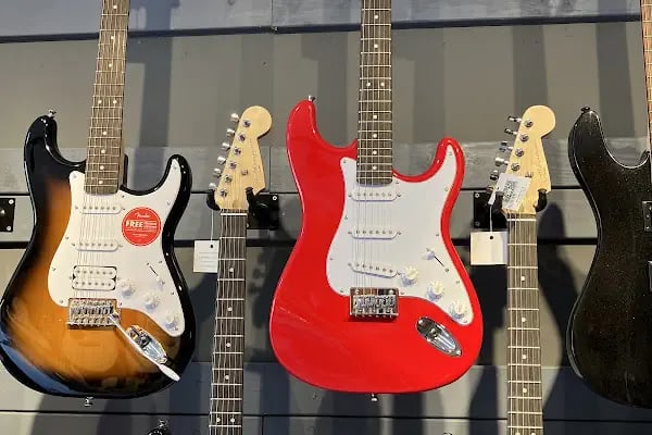 Music house Store Mahmutlar Bağlama Gitar Keman Piyano Şan dersi ve Konservatuvar hazırlık Eğitimi ve Enstrüman satışı - Resim 7