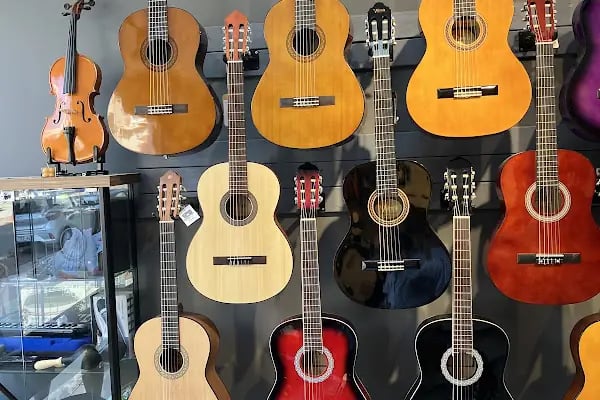 Music house Store Mahmutlar Bağlama Gitar Keman Piyano Şan dersi ve Konservatuvar hazırlık Eğitimi ve Enstrüman satışı - Resim 16