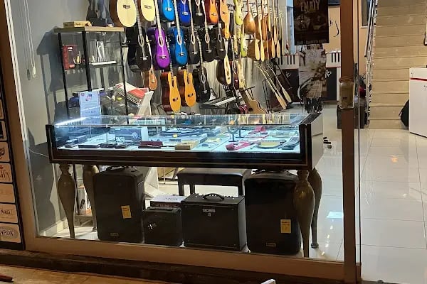 Music house Store Mahmutlar Bağlama Gitar Keman Piyano Şan dersi ve Konservatuvar hazırlık Eğitimi ve Enstrüman satışı - Resim 11