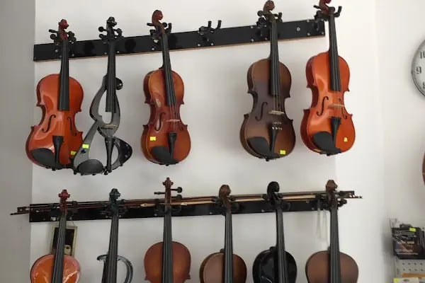 Music house Store Mahmutlar Bağlama Gitar Keman Piyano Şan dersi ve Konservatuvar hazırlık Eğitimi ve Enstrüman satışı - Resim 10