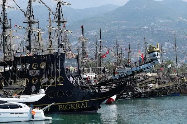 Alanya Yatçılar ve Gezi Tekneleri Deniz Yolcu Taşıma Kooperatifi - Resim 5