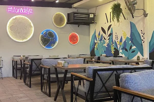 Mona Cafe - Resim 5