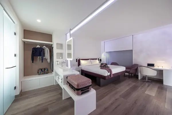 YOTEL Istanbul Airport - Resim 15