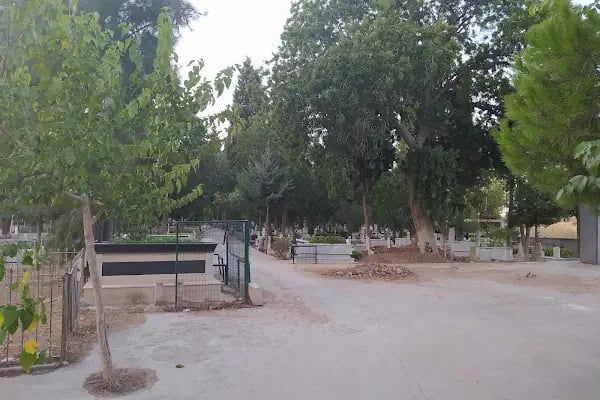 Harmandalı Mezarlığı - Resim 3
