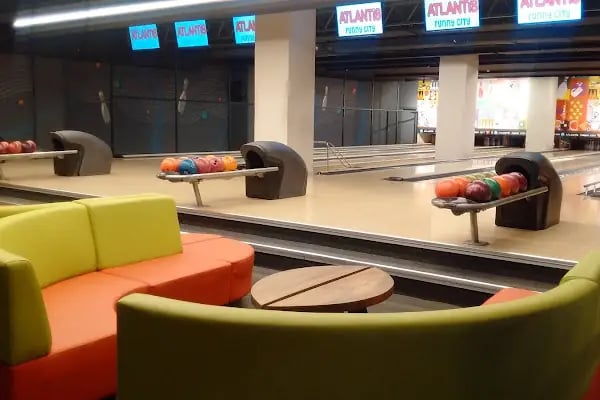 Palace Cafe &amp; Restaurant Bowling - Resim 8