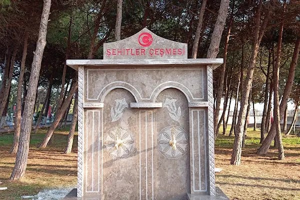 Bandırma Şehir Mezarlığı - Resim 4