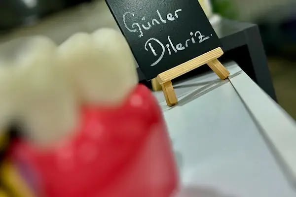 Diş Hekimi Tuğçe DEMİRCAN İŞGÜDER, DC DENTAL CLINIC BODRUM - Resim 7