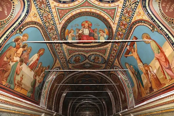 Aziz Polikarp Katolik Kilisesi + St. Polycarp Catholic Church - Resim 4