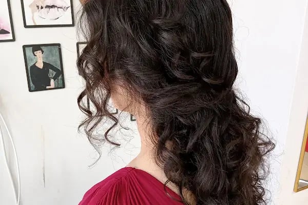 Kübra Kabil Saç Tasarım ve Güzellik Salonu - Resim 15