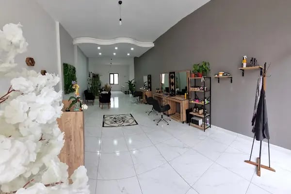 Kübra Kabil Saç Tasarım ve Güzellik Salonu - Resim 3