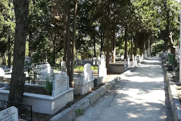 Firuzköy Mezarlığı - Resim 1