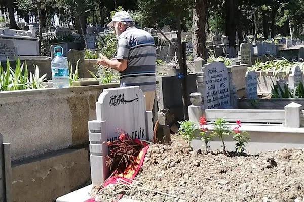 Firuzköy Mezarlığı - Resim 5