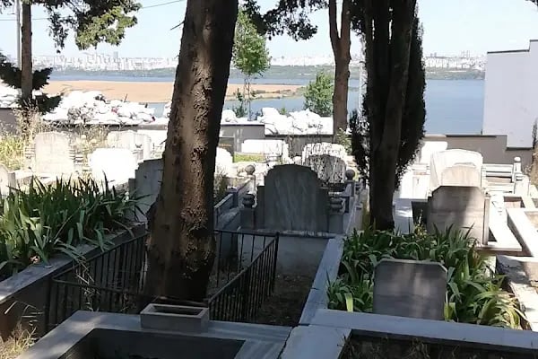 Firuzköy Mezarlığı - Resim 6
