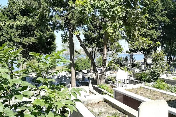 Firuzköy Mezarlığı - Resim 7