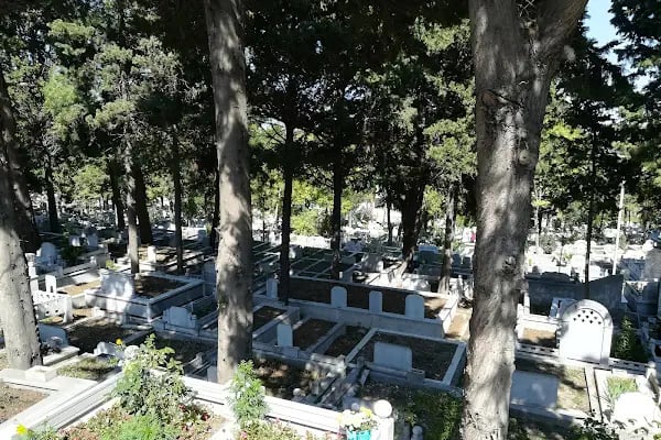 Firuzköy Mezarlığı - Resim 8