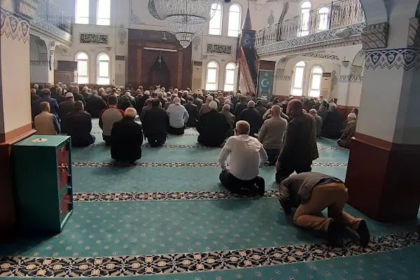 Hacı İzzet Cami - Resim 19