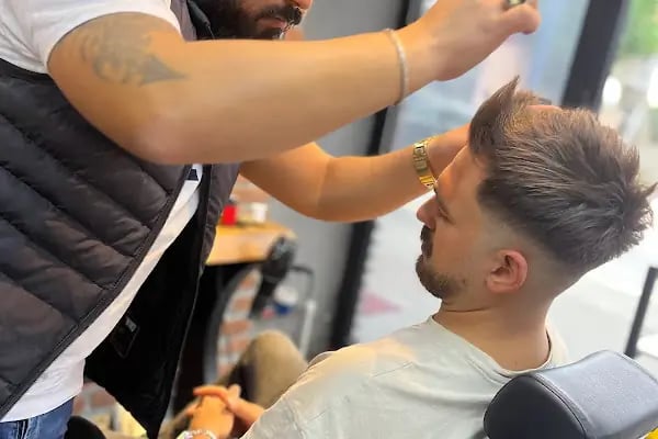 H.M HAIR DESIGNER - Resim 5