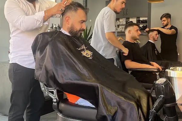 H.M HAIR DESIGNER - Resim 3