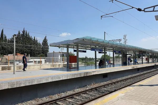 Gaziemir Tren İstasyonu Gişe - Resim 4