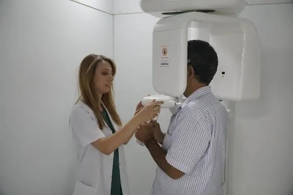 Özel İzmirdiş Ağız ve Diş Sağlığı Polikliniği Yeşilyurt Şubesi - Resim 9