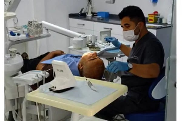 Özel İzmirdiş Ağız ve Diş Sağlığı Polikliniği Yeşilyurt Şubesi - Resim 2