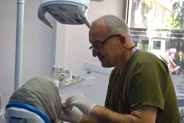 Özel İzmirdiş Ağız ve Diş Sağlığı Polikliniği Yeşilyurt Şubesi - Resim 18