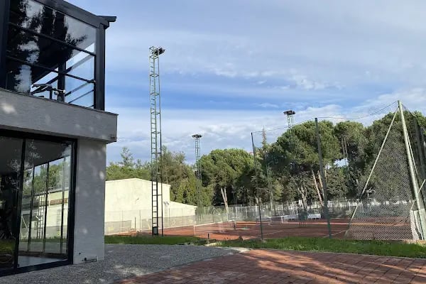 Uni+ Sport Club Görükle Spor Salonu Tenis Kortları - Resim 10