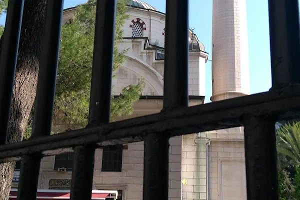 Alsancak Hocazade Camii - Resim 19