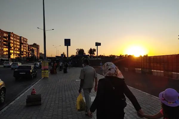Üçkuyular Pazaryeri Otobüs Durağı - Resim 6