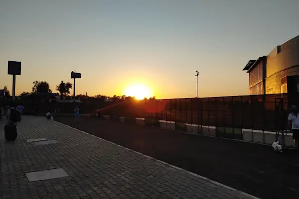 Üçkuyular Pazaryeri Otobüs Durağı - Resim 5