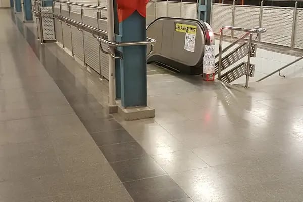 Metro İstasyonu - Resim 11