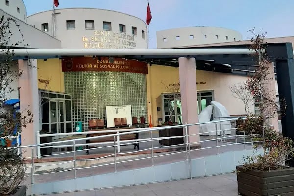 Konak Belediyesi Selahattin Akçiçek Kültür Merkezi - Resim 5