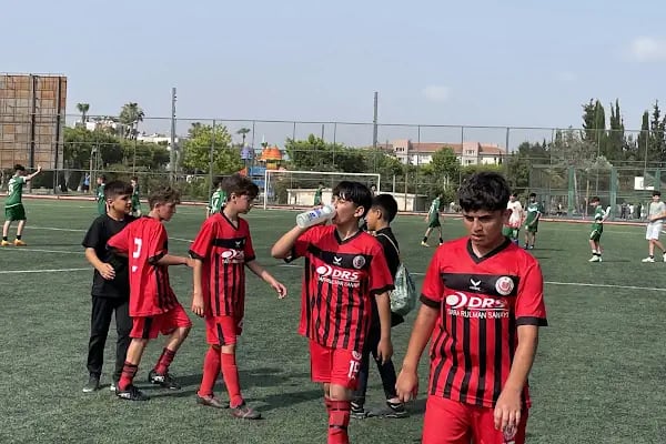 Seyfi Ali Türkoğlu - Şafak Erdur Futbol Sahası (Akdeniz Belediyesi) - Resim 11