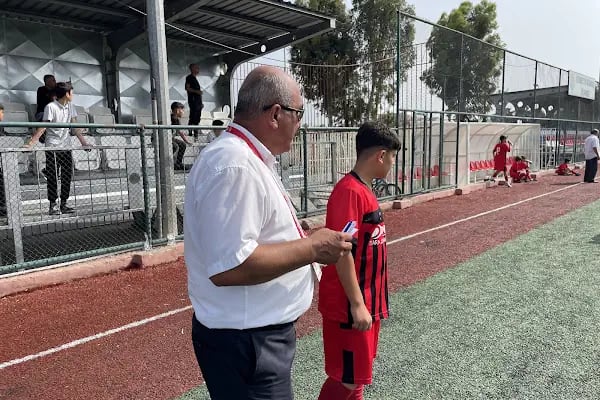 Seyfi Ali Türkoğlu - Şafak Erdur Futbol Sahası (Akdeniz Belediyesi) - Resim 6