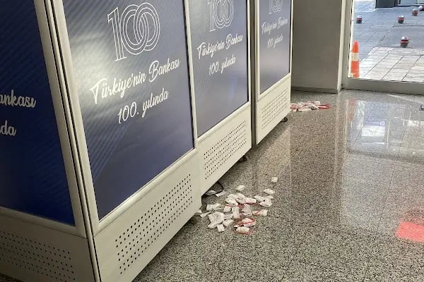 Türkiye İş Bankası Kayseri Şubesi - Resim 6