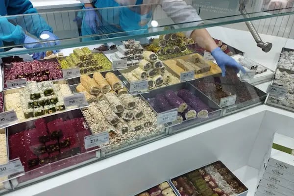 Yalçın Kardeşler Kozmetik Bay & Bayan Kuaför Market - Resim 11