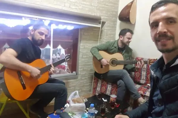 YÖRÜK MÜZİK ALETLERİ EĞİTİM VE SATIŞI - Resim 9