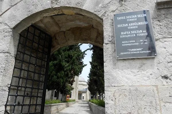 Şehzadeler Türbesi - Resim 19