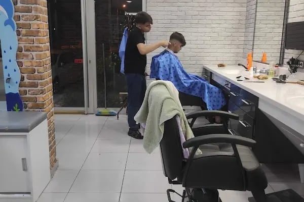 Cem Gülmüş erkek kuaför salonu - Resim 2