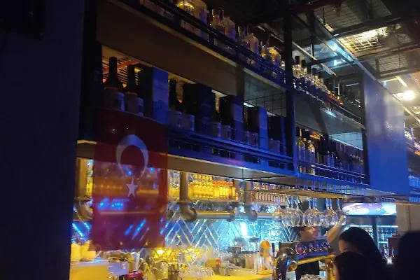 Sir Winston Pub Balçova - Resim 6