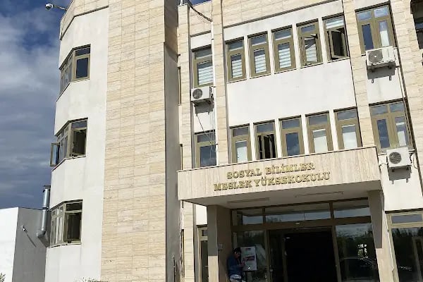 Sosyal Bilimler Meslek Yüksekokulu - Resim 2