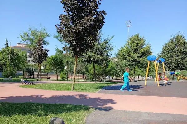 Esat Gülemek Parkı - Resim 18