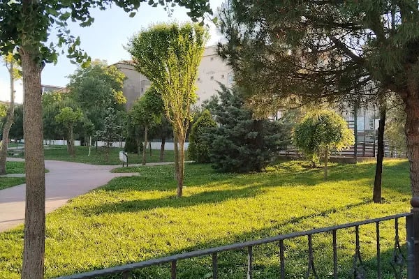 Esat Gülemek Parkı - Resim 4