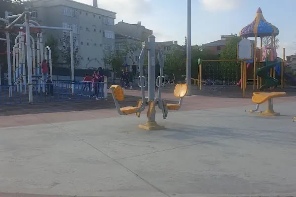Esat Gülemek Parkı - Resim 17