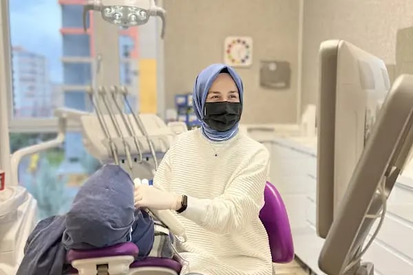 Uzm.Dt. Büşra Özdemiray Diş hekimi - Resim 10