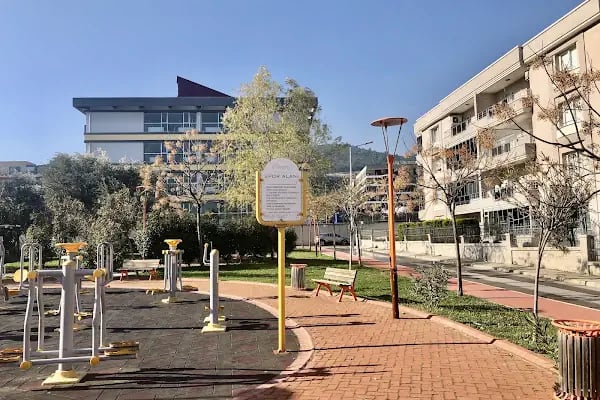 Gazi Umur Bey Parkı - Resim 15
