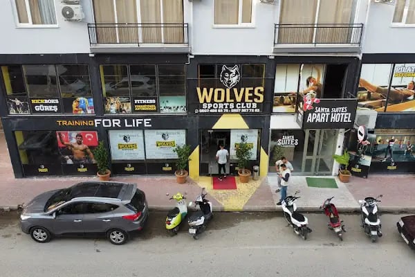 WOLVES SPORTS CLUB - Resim 2